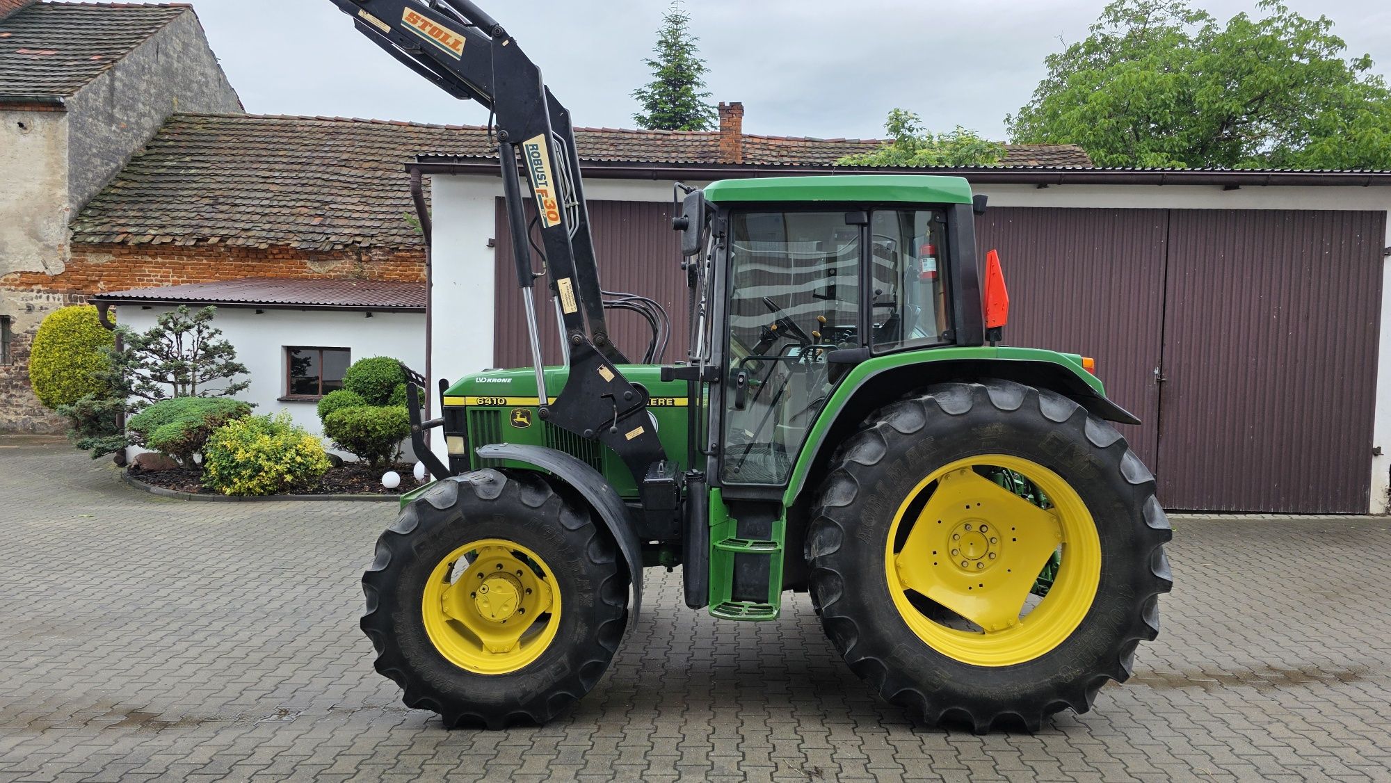 John deere 6410 (Stoll F30)