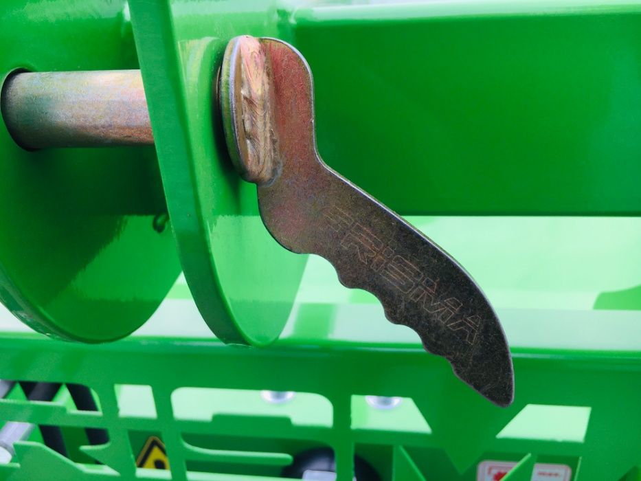 Niszczarka naci / zieleniny warzyw FRISMA Hurricane 1800 ( marchew )