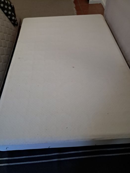 Vendo cama com colchão