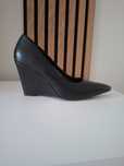 Czarne buty na koturnie