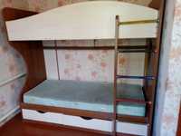 Двоярусне ліжко в дитячу кімнату
