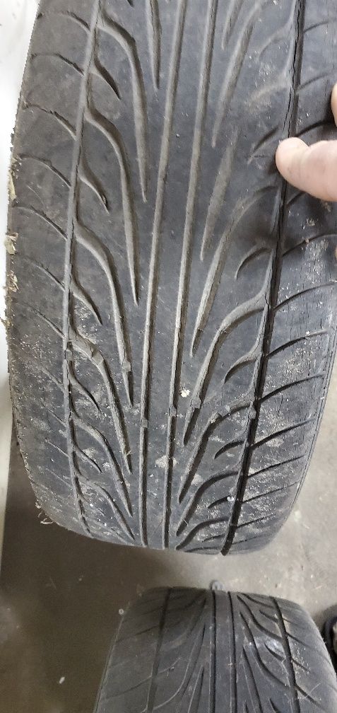 Kola felgi aluminiowe z oponami 215/45/17 lexus is200