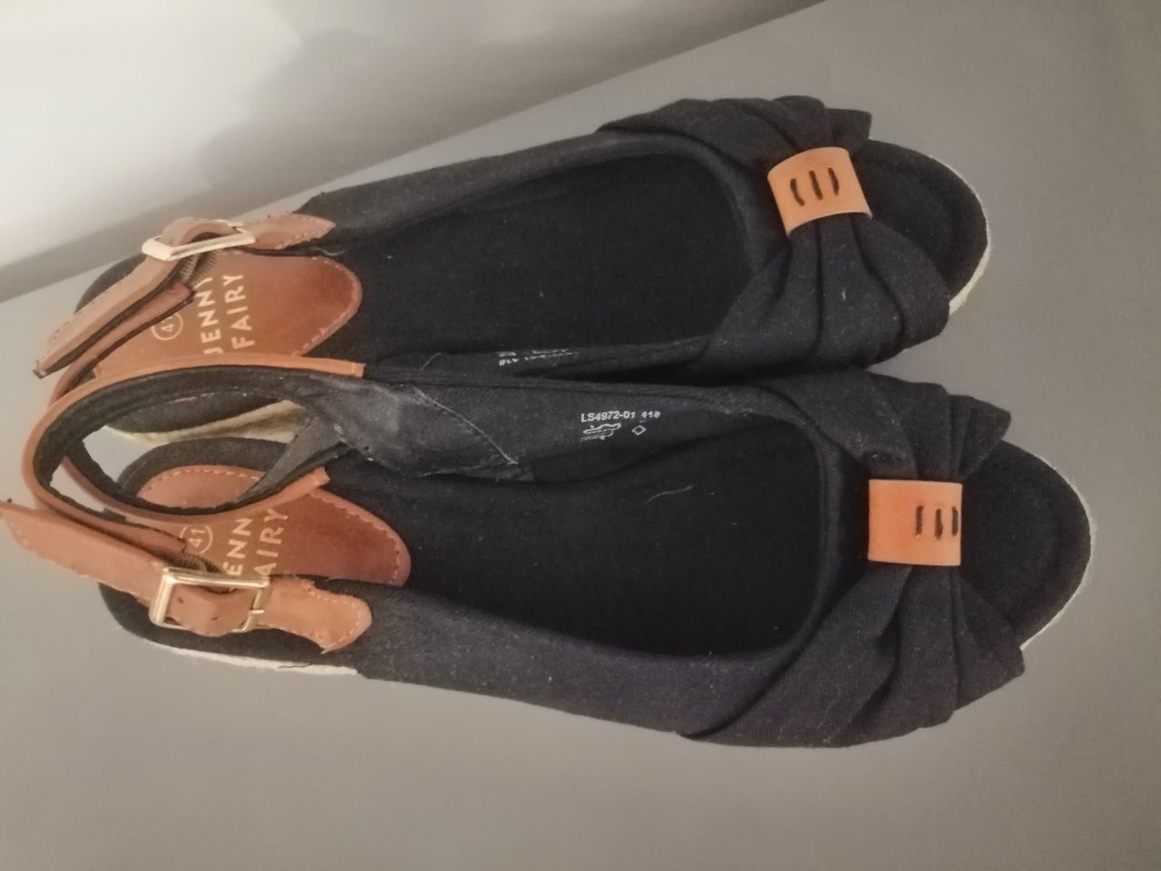 Buty na koturnie czarne brązowe sandały eleganckie