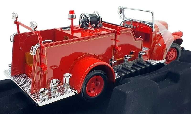 Signature séries 1/24  GMC 1941 Firetruck  "Bombeiros"