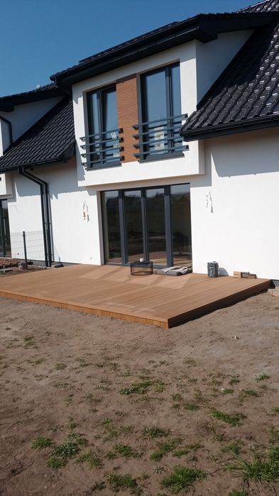 Montaż deski kompozytowej lub drewnianej. Budowa tarasu krok po kroku