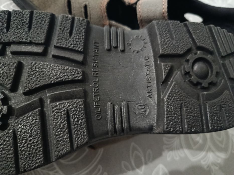 Сандалі, кросівки робочі 40розмір