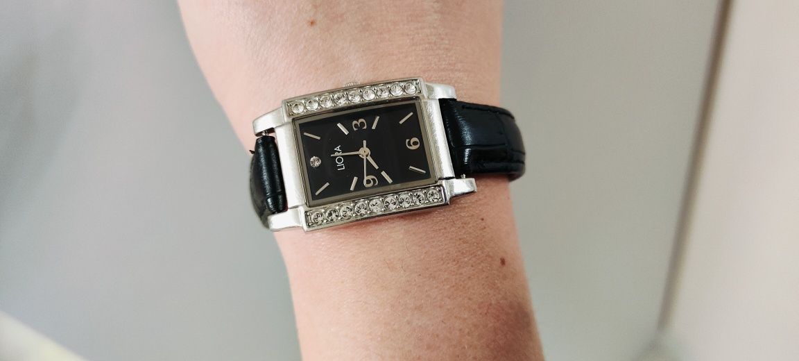Продам жіночий годинник Liora Swarovski