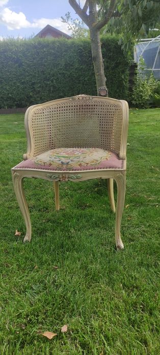 Krzesło fotel typu Ludwik dekoracyjny