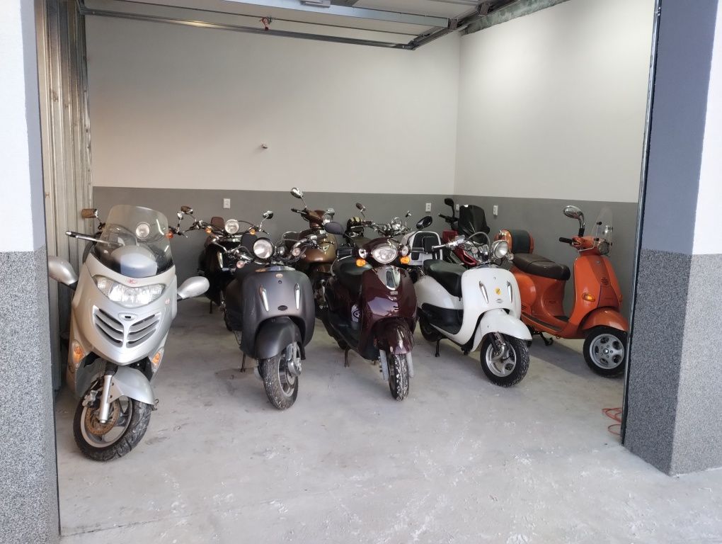 Kultowa Vespa Piaggio 125 ET4 - piękny unikatowy kolor