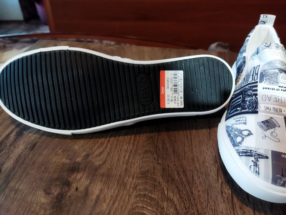 Слипоны- газетный принт, 38р.