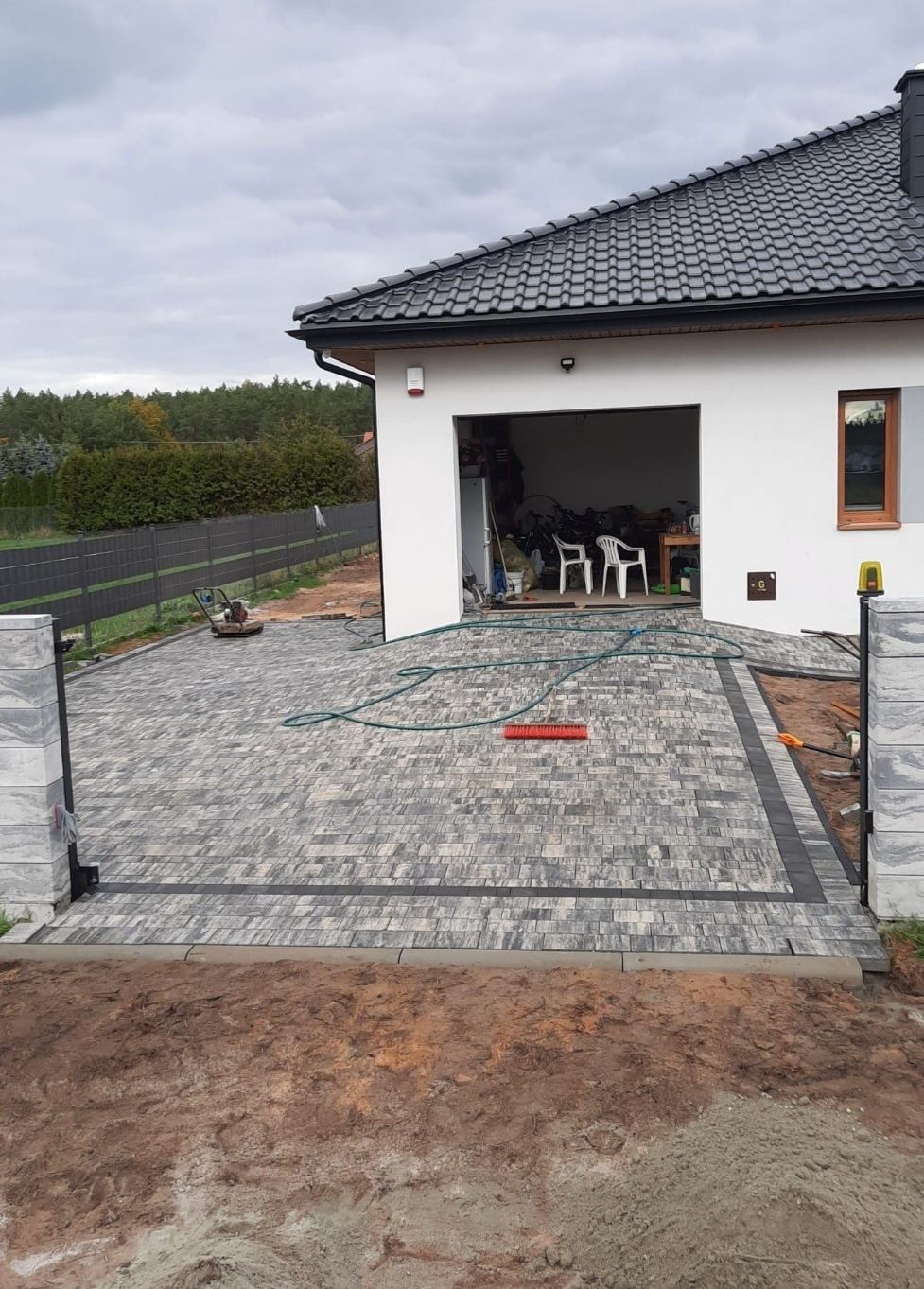 Wolne terminy Okolice ŚWIDNIKA Uslugi Brukarskie od 60 zł  kostka od 6