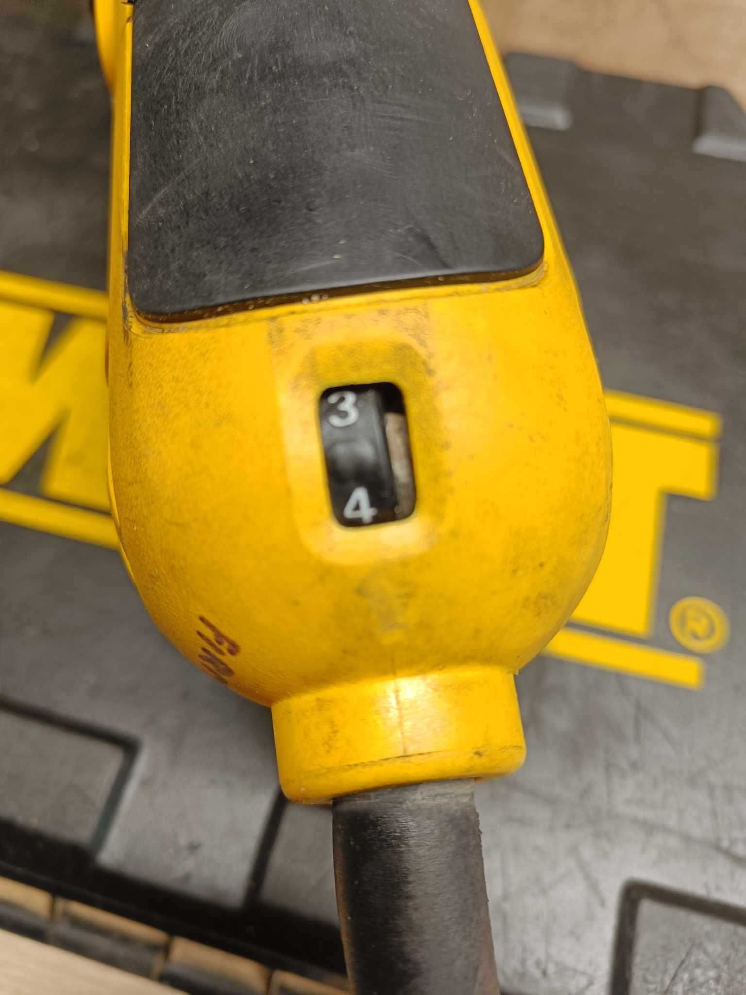 Wyrzynarka DeWalt DW333K-qs