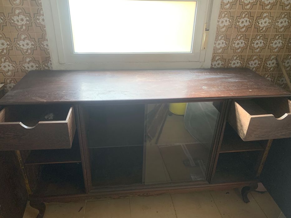 Móvel de sala com vitrine