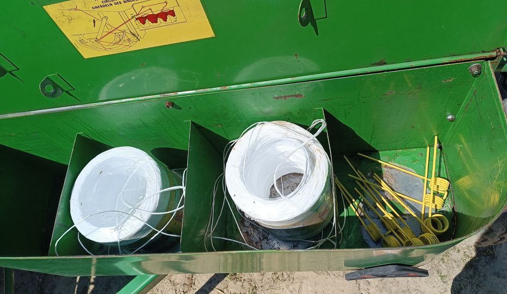 Прес підбирач JOHN DEERE 332