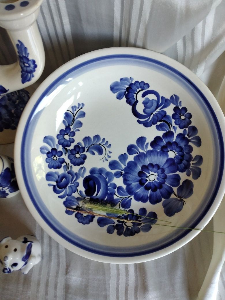 Porcelana dekoracyjno-użytkowa.