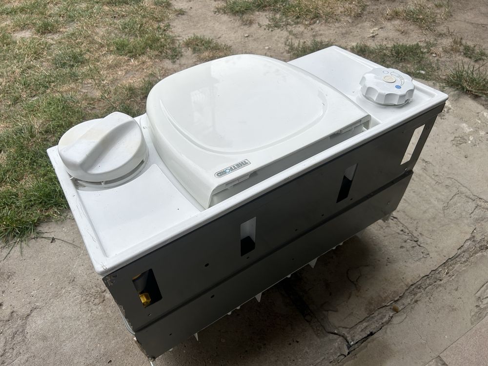 Toaleta wC kamper camping Thetford