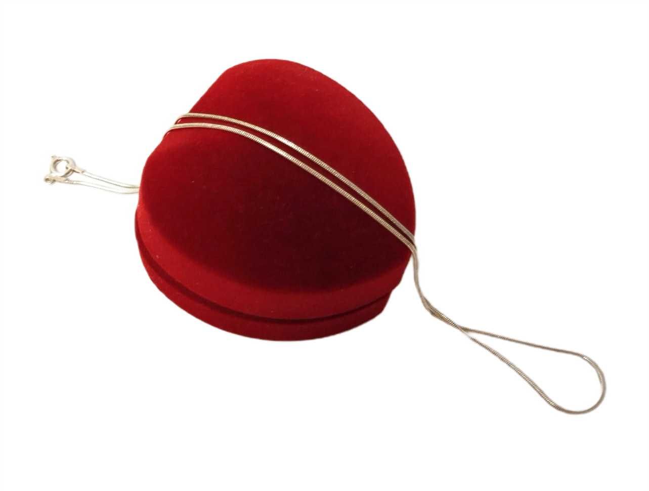 Śliczny srebrny łańcuszek  3,52 G PRÓBA 925 DŁUGOŚĆ 40 CM