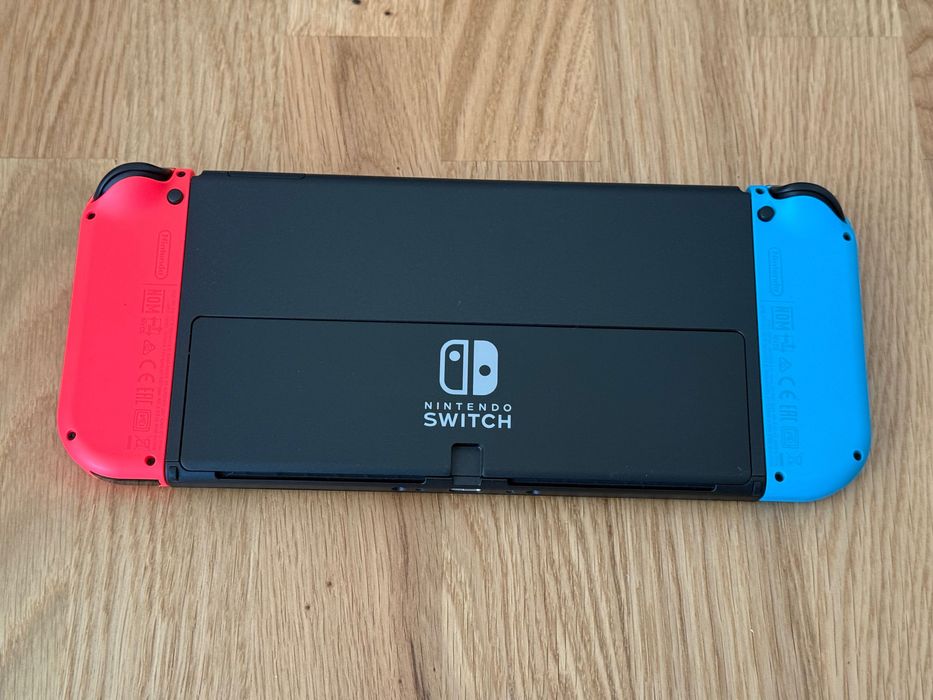 Nintendo Switch OLED + Travel Case – Como Novo