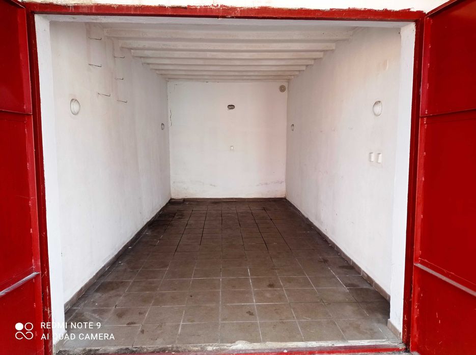 Garaż przy ulicy Leszka