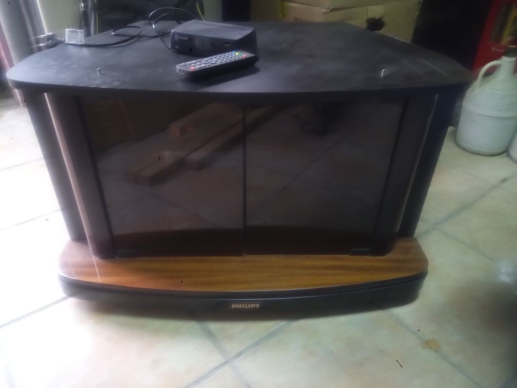 TV Philips e Móvel para televisão