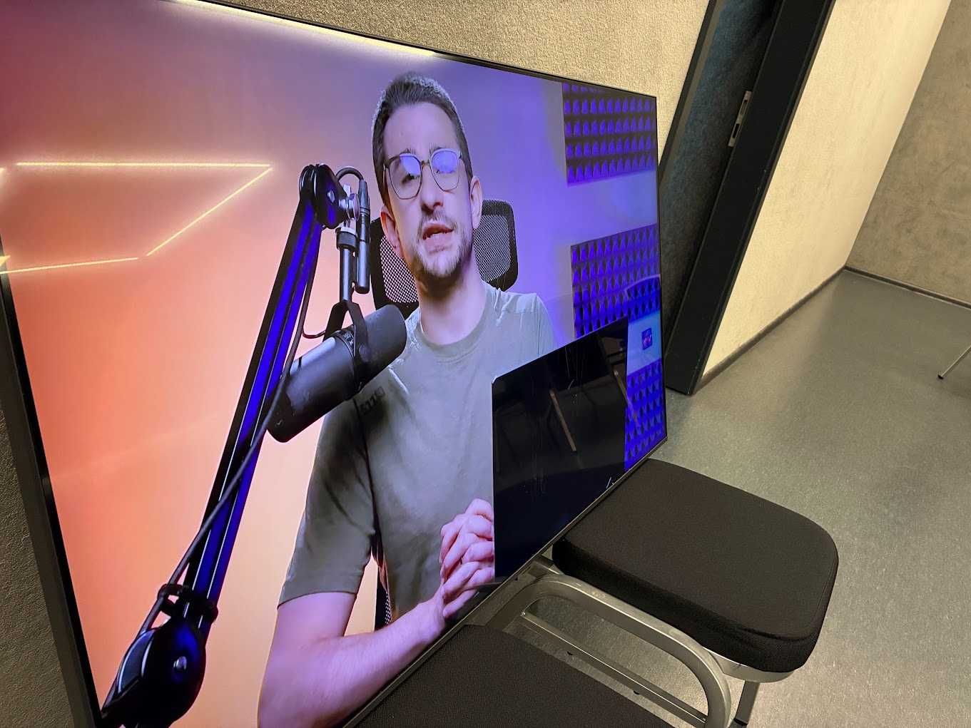 Телевізор Samsung UE50AU7100