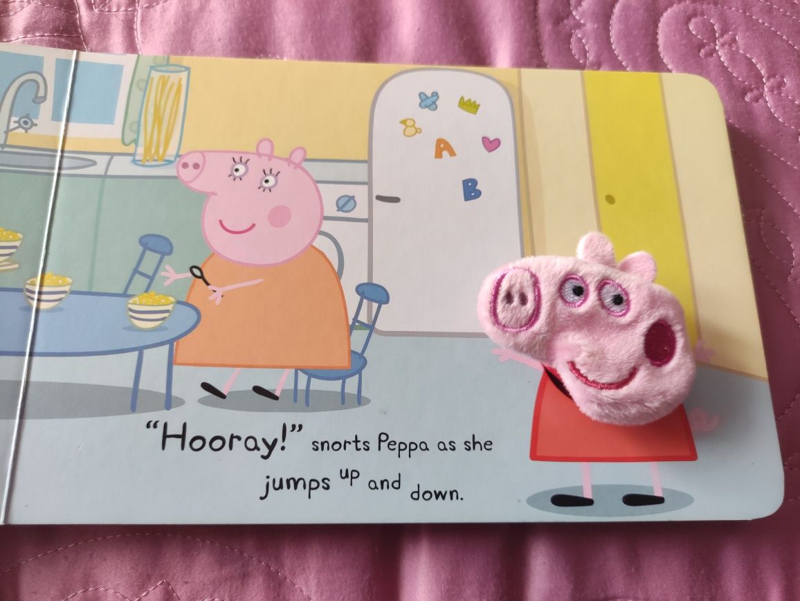 Horray Says Peppa, книга Finger Puppet Book. Пеппа книга.