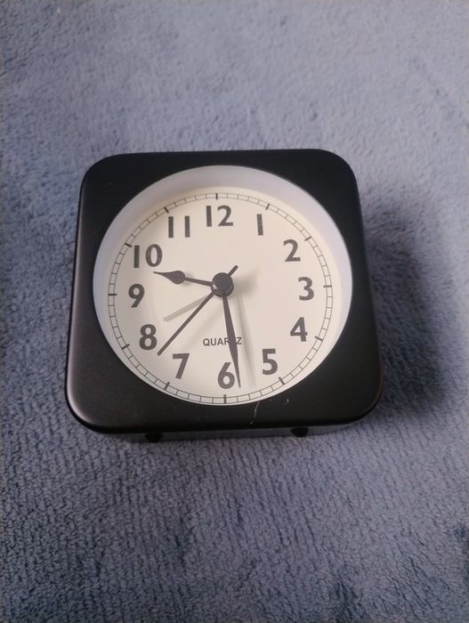 Stylowy zegarek z podświetleniem