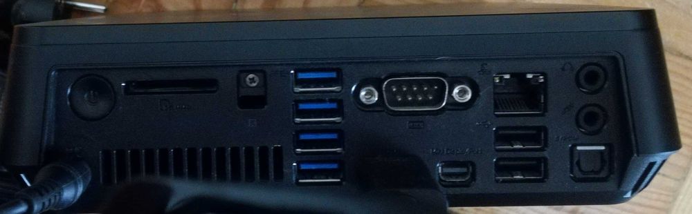 Desktop Asus - Colocação atrás do Monitor