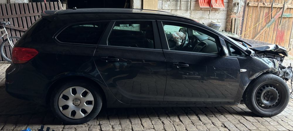 Sprzedam Opla Astra po kolizji