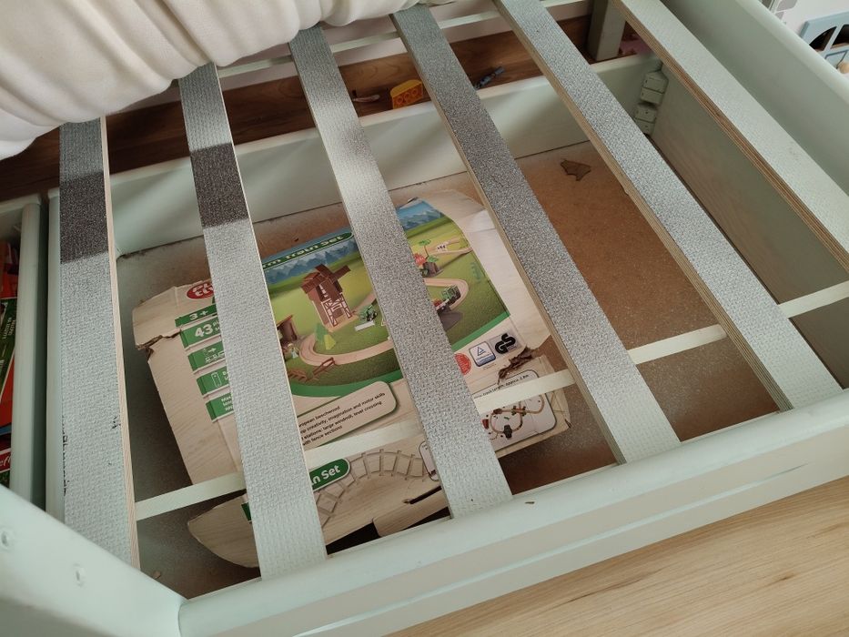 Łóżko dziecięce z szufladami