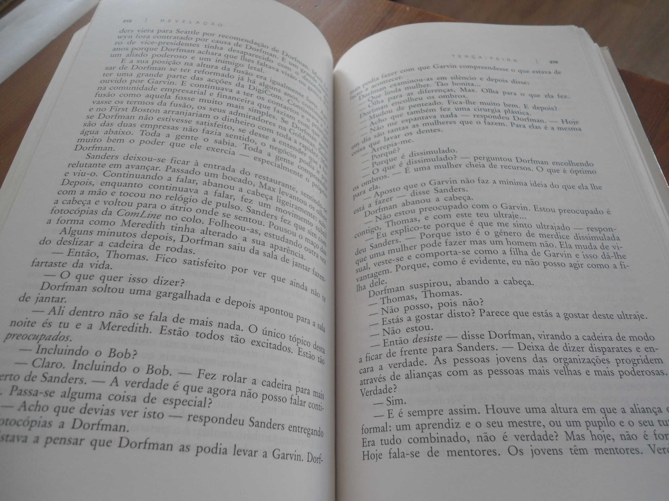 Revelação por Michael Crichton