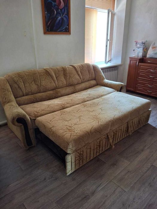 розкладний диван та два крісла