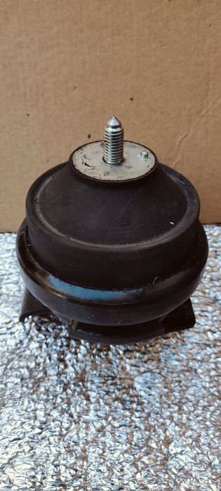 Подушка двигуна VW Passat B3 1001990015