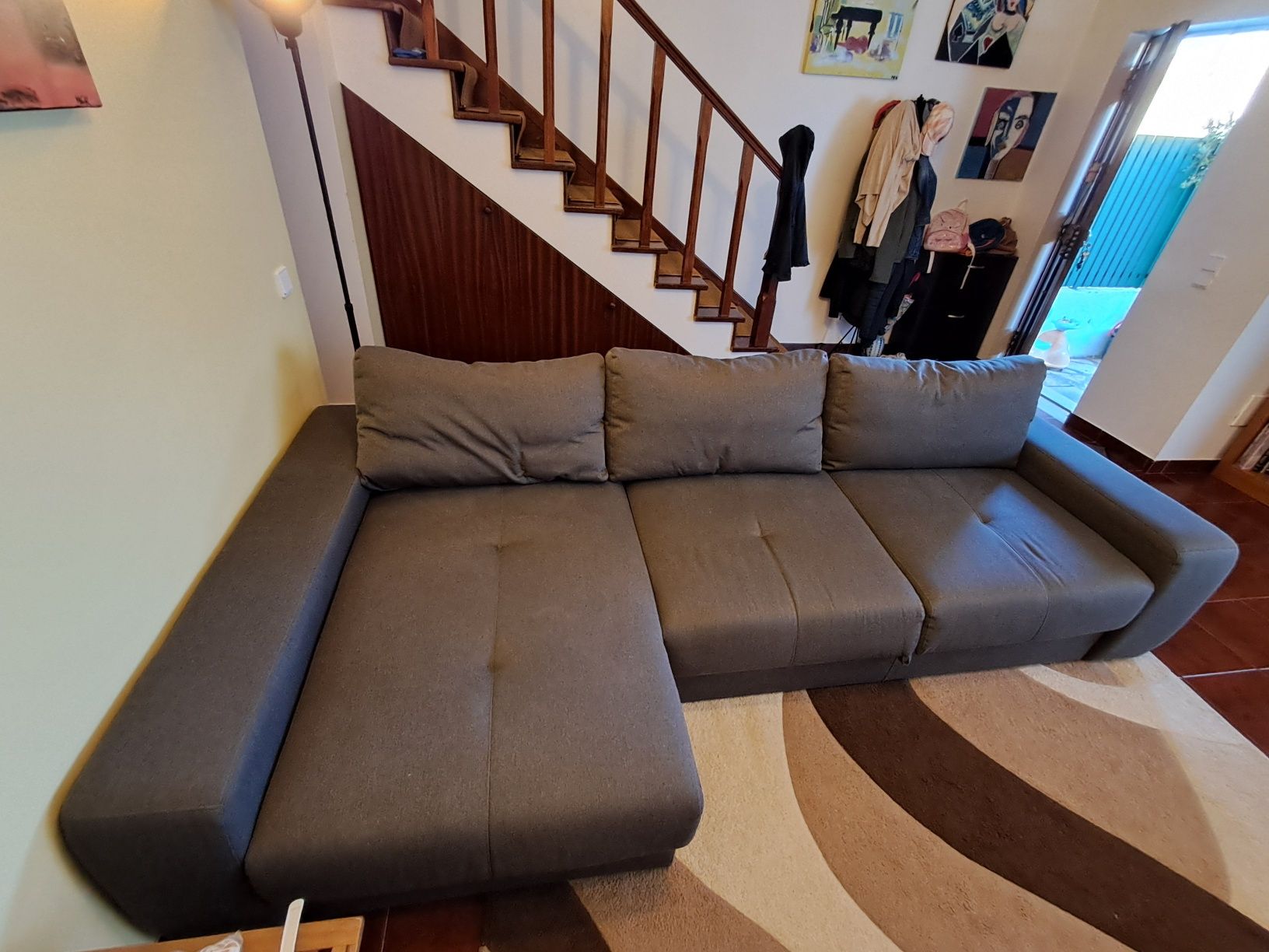 Sofá com chaise longue,  cama e impermiabilizado