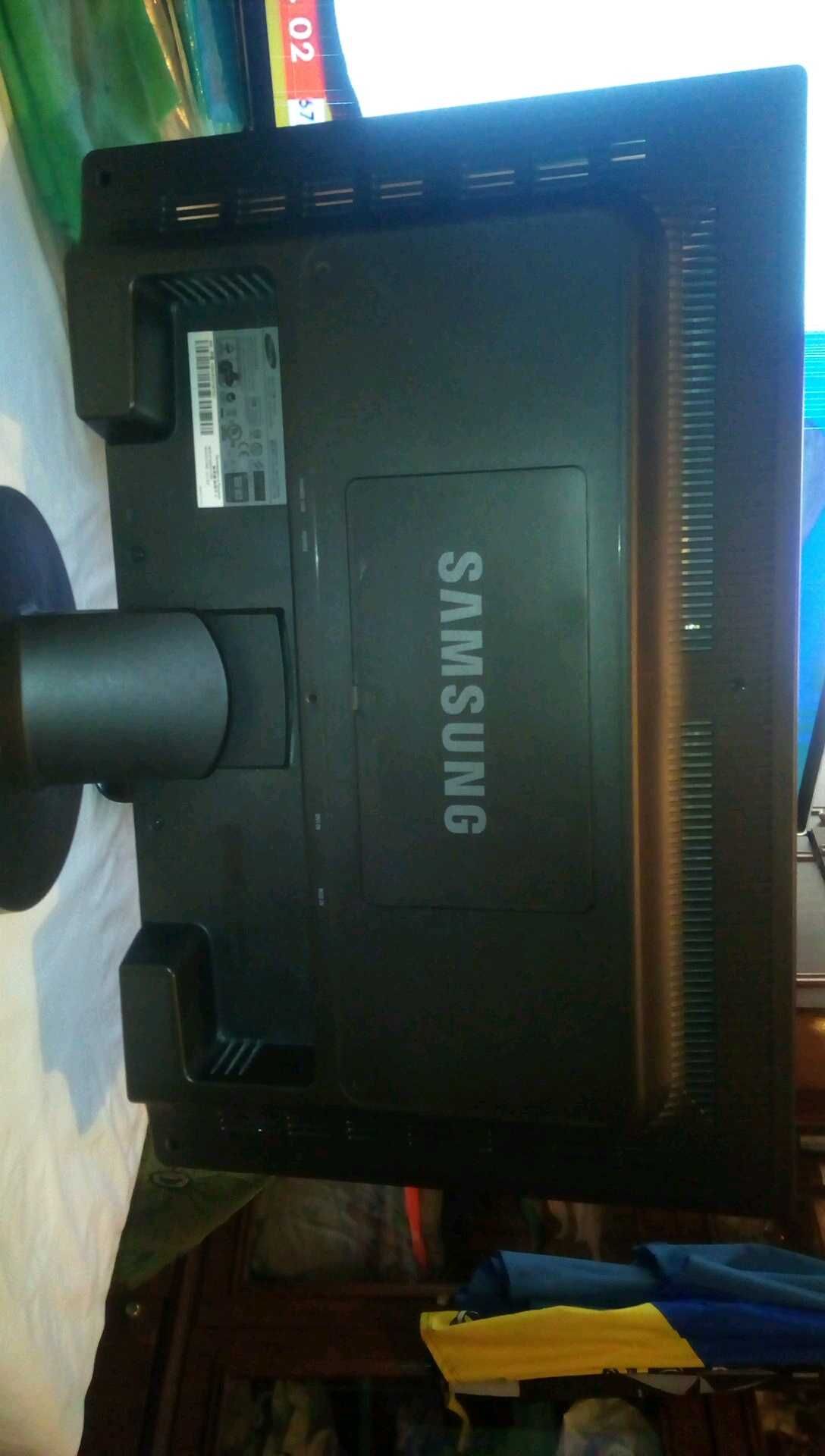 Samsung 2494, acer 15 б/у  в хорошем состоянии.