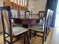 Stół z krzesłami w dobrym stanie