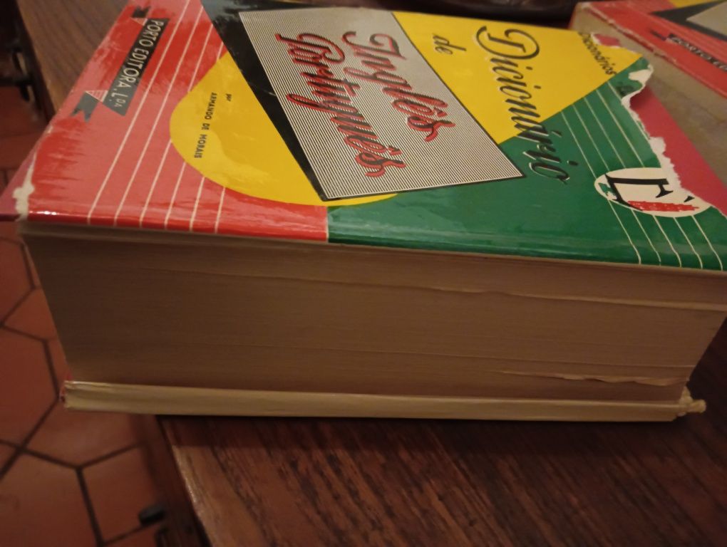 Livro “Dicionário” de Inglês/Português por Armando de Morais 1966
