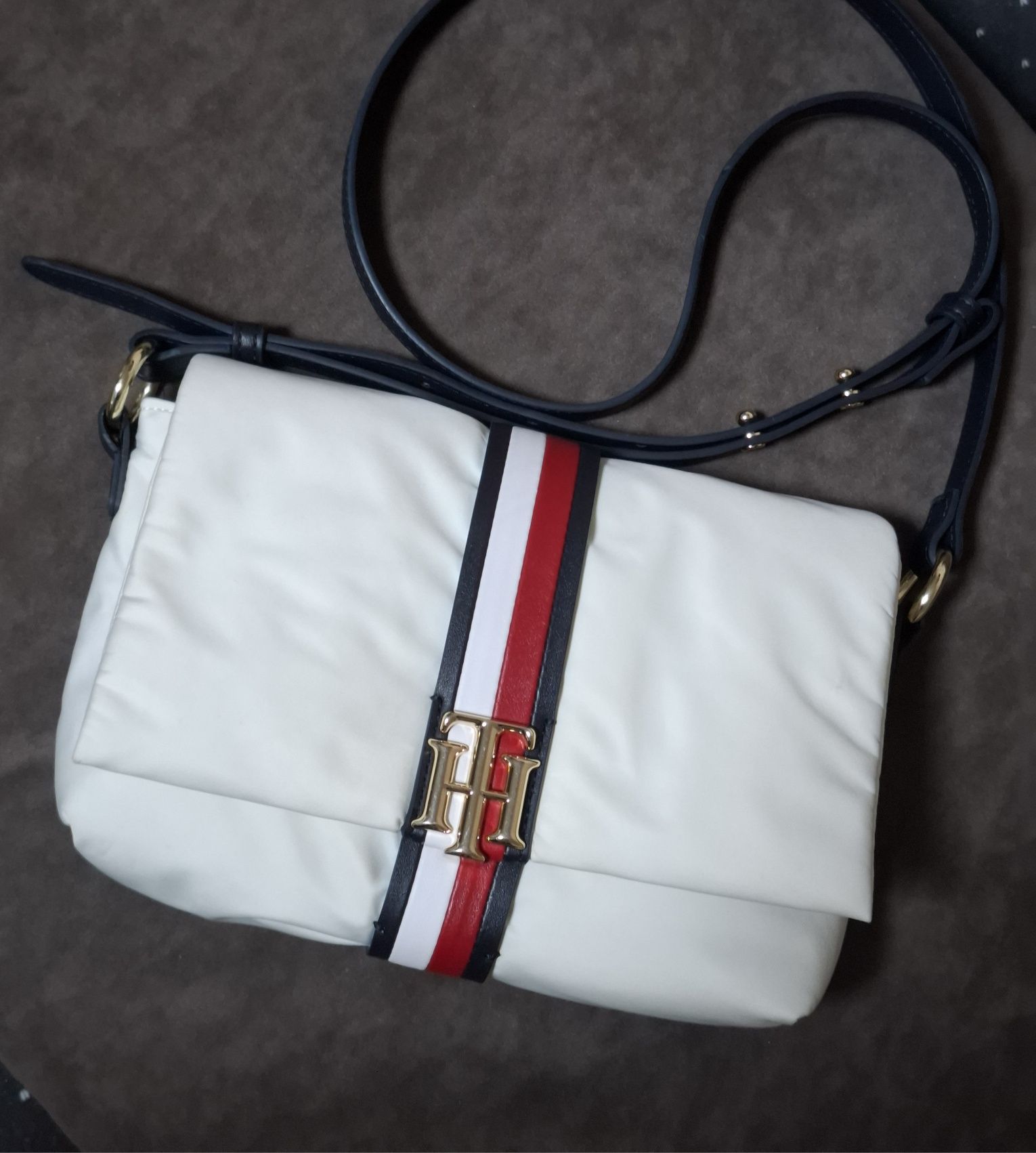 Продам жіночу сумку фірми Tommy Hilfiger
