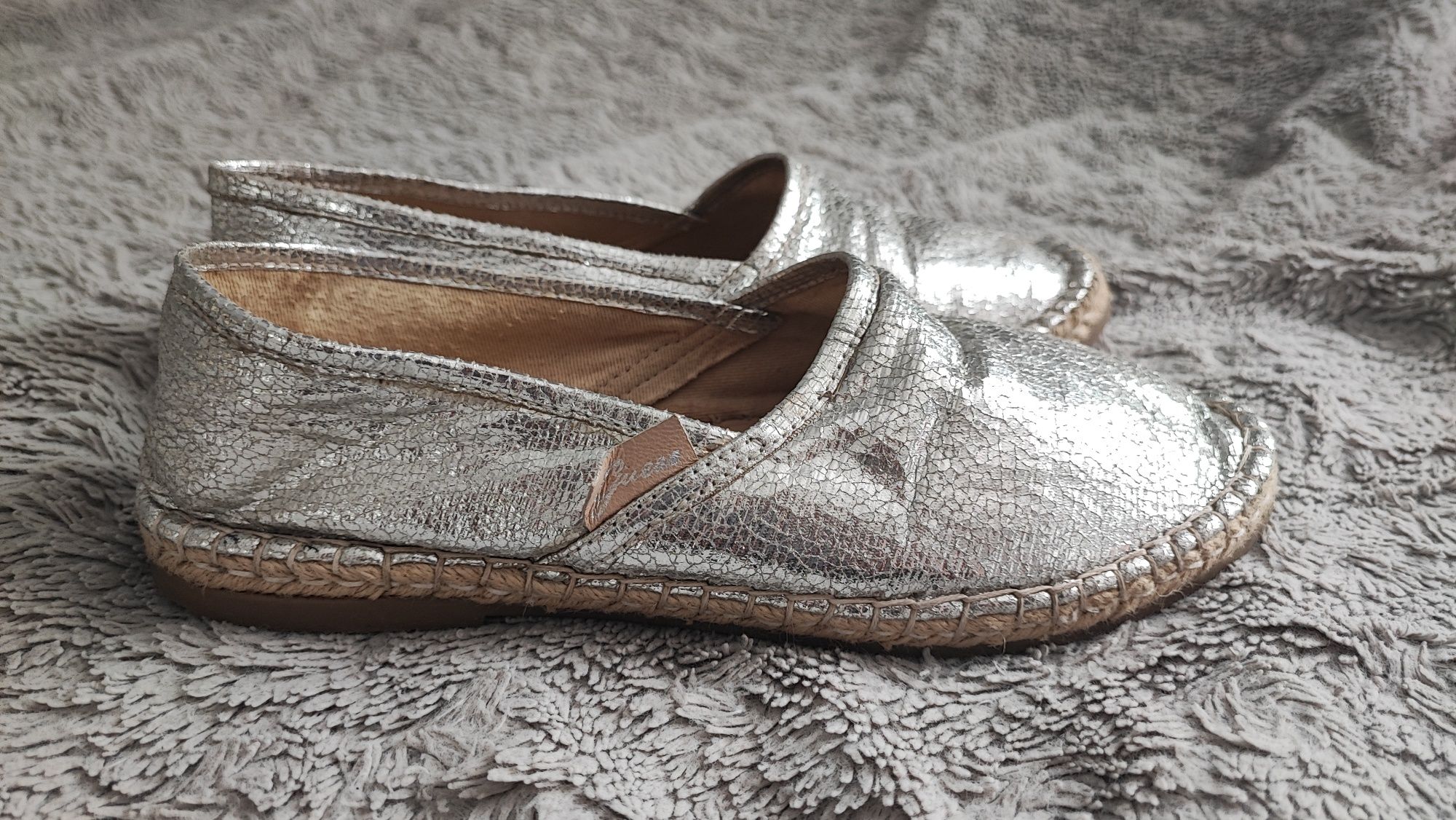 Espadryle guess srebrne roz.37 wkl .24