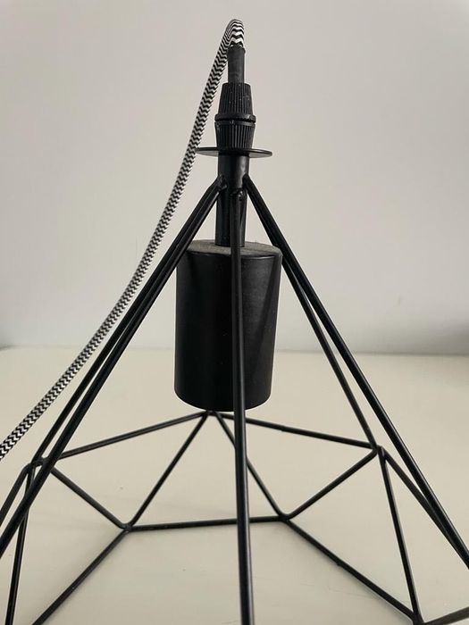 Lampa sufitowa czarna