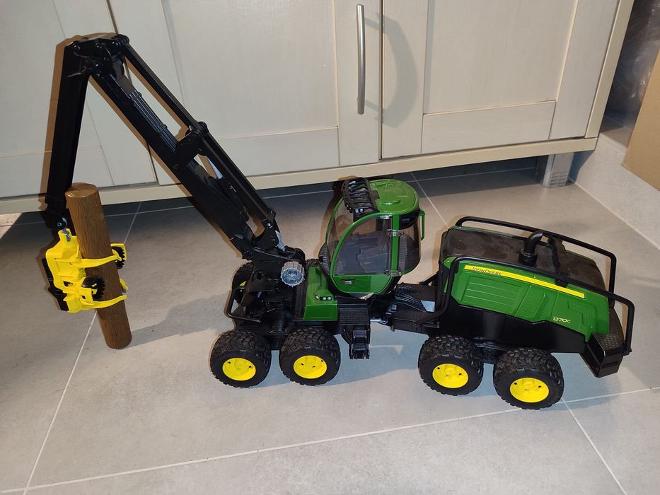 Bruder John Deere 1270 G kombajn zrębowy do drzewa Harvester