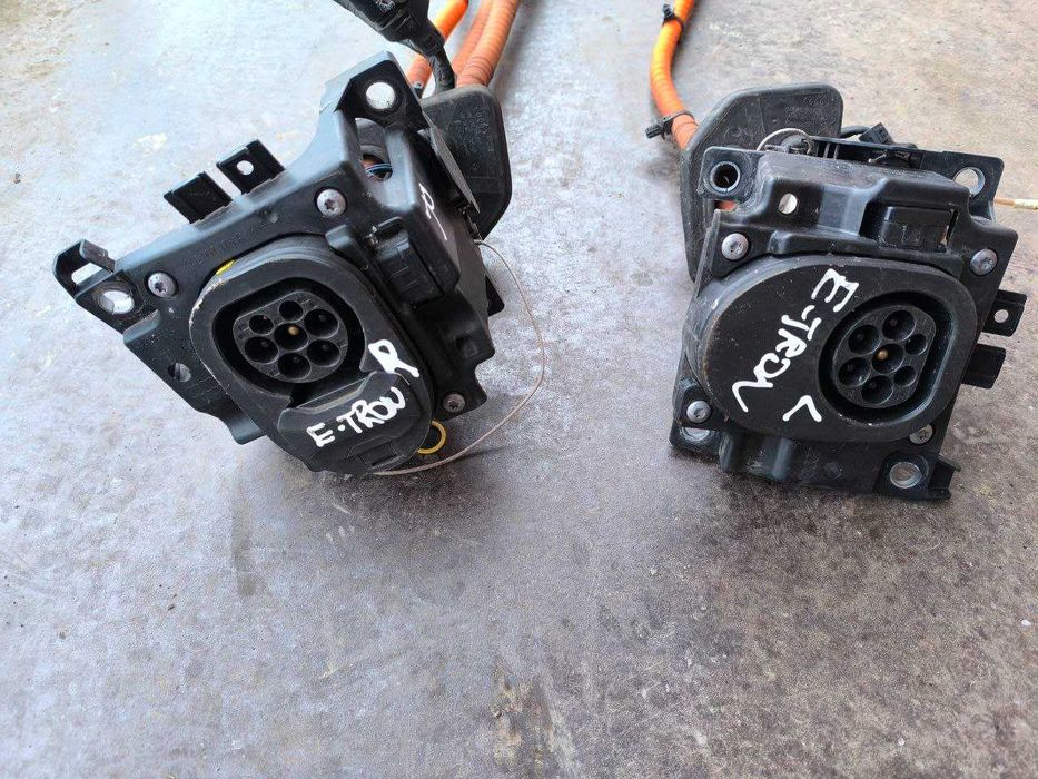 Комплект оригінальних портів зарядки Audi E-Tron 4KR971093H 4KR971106D