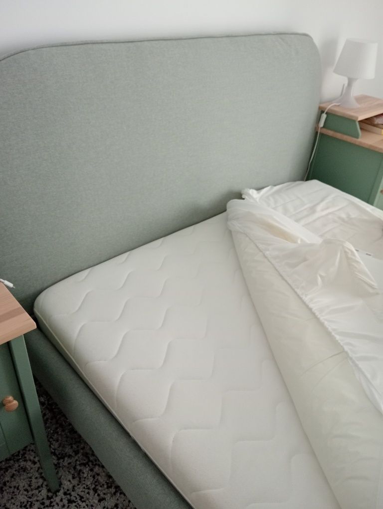 Cama IKEA 2 anos