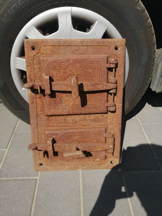 Drzwiczki żeliwne do pieca.