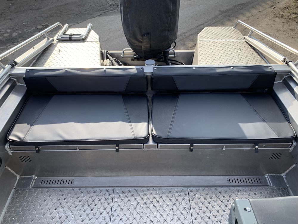 Мягкости , сидения , салон в лодку катер  UMS 545 DС