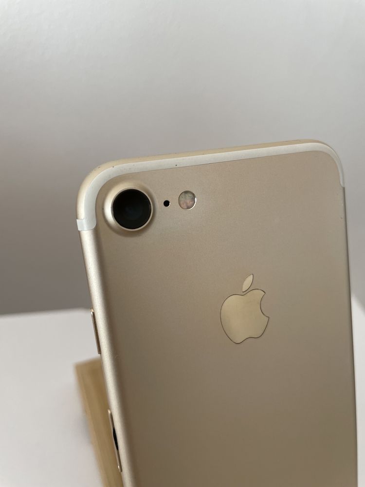 iPhone 7 z etui i szybą ochronną