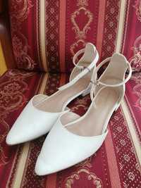 Białe buty Graceland 37