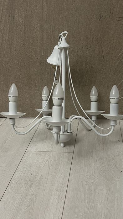 Люстра в стилі лоят