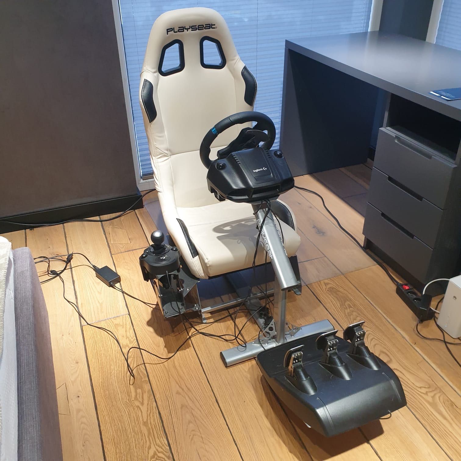 Kierownica Logitech G29 z shifterem + fotel PLAYSEAT Evolution