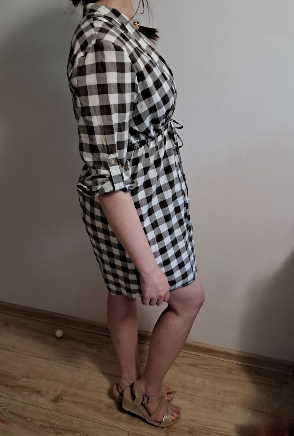 Świetna sukienka koszulowa marki EDC by Esprit, w klasyczną biało-szar